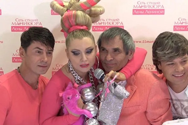 可以给小狗染色吗,小狗被染色