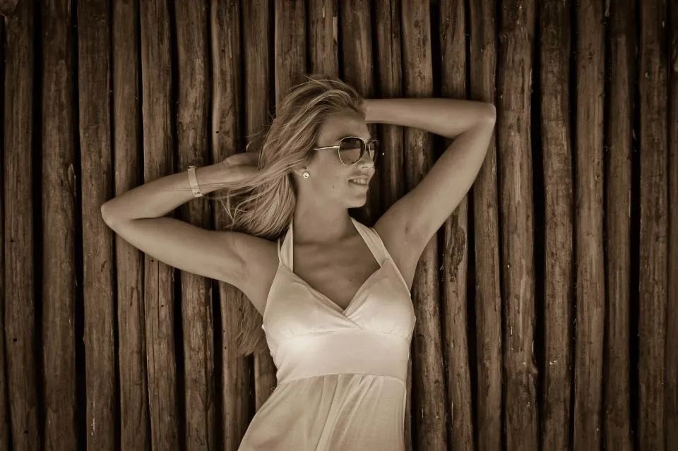 没颜没钱的男生怎么追女生,颜值不高的男生怎么追女生