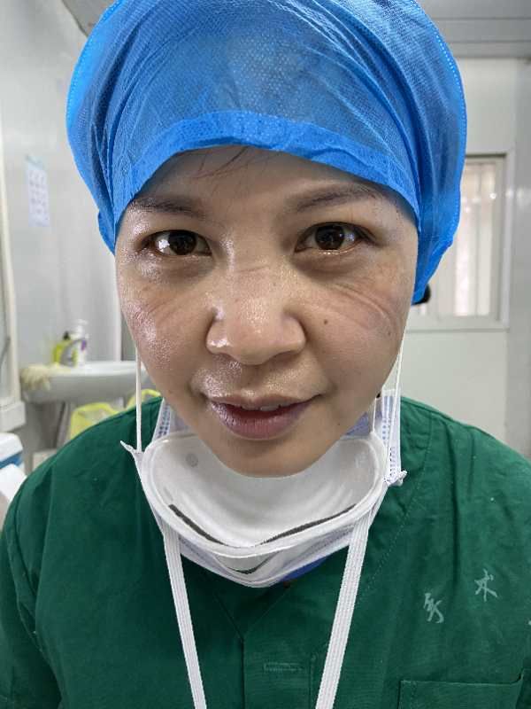 她是感染科护士也是酒店楼层长，祝在鄂州的她们节日快乐