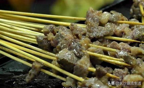 长沙新一绝，湘西烧烤鼻祖，火爆到华晨宇汪峰张韶涵也来吃。