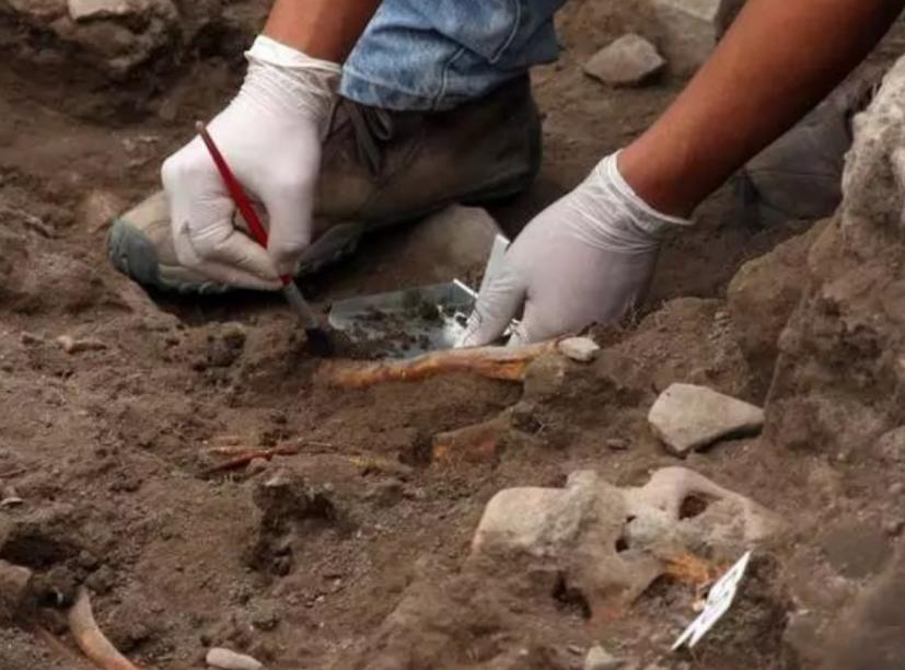 玉石原石造假过程,血玉造假有多残忍