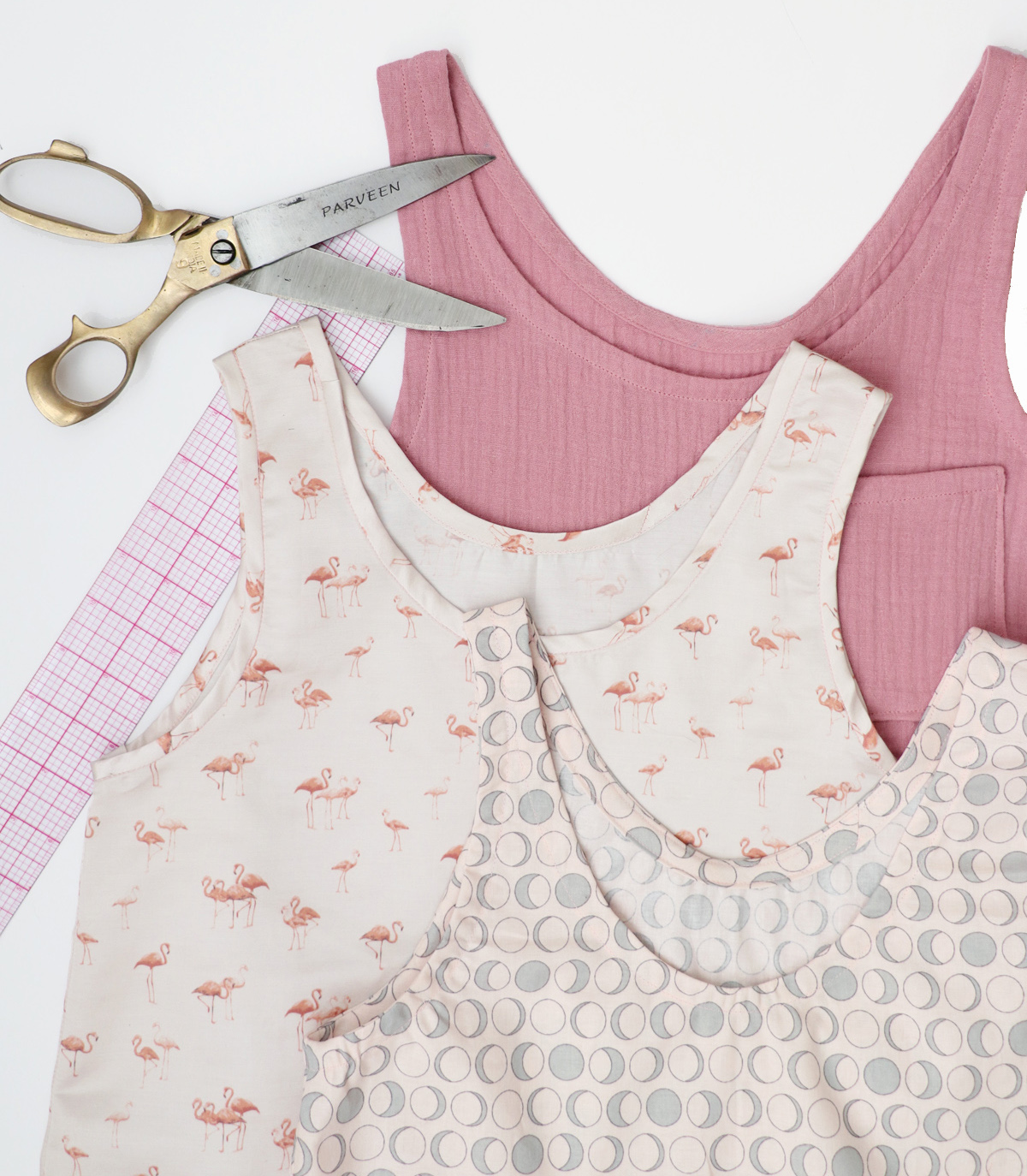 领口和领子的缝合方法,v领领口中间有三针平针缝合方法