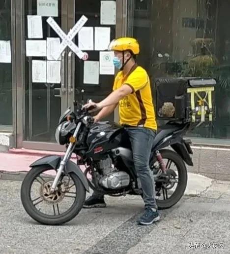 大庆月入近万的大学生送餐小哥王博成上《黑龙江日报》公众号：身份无高低多劳多得很充实