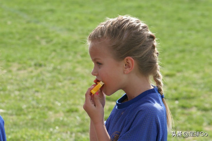 足球比赛之前吃什么好消化,足球比赛前吃什么食物比较好