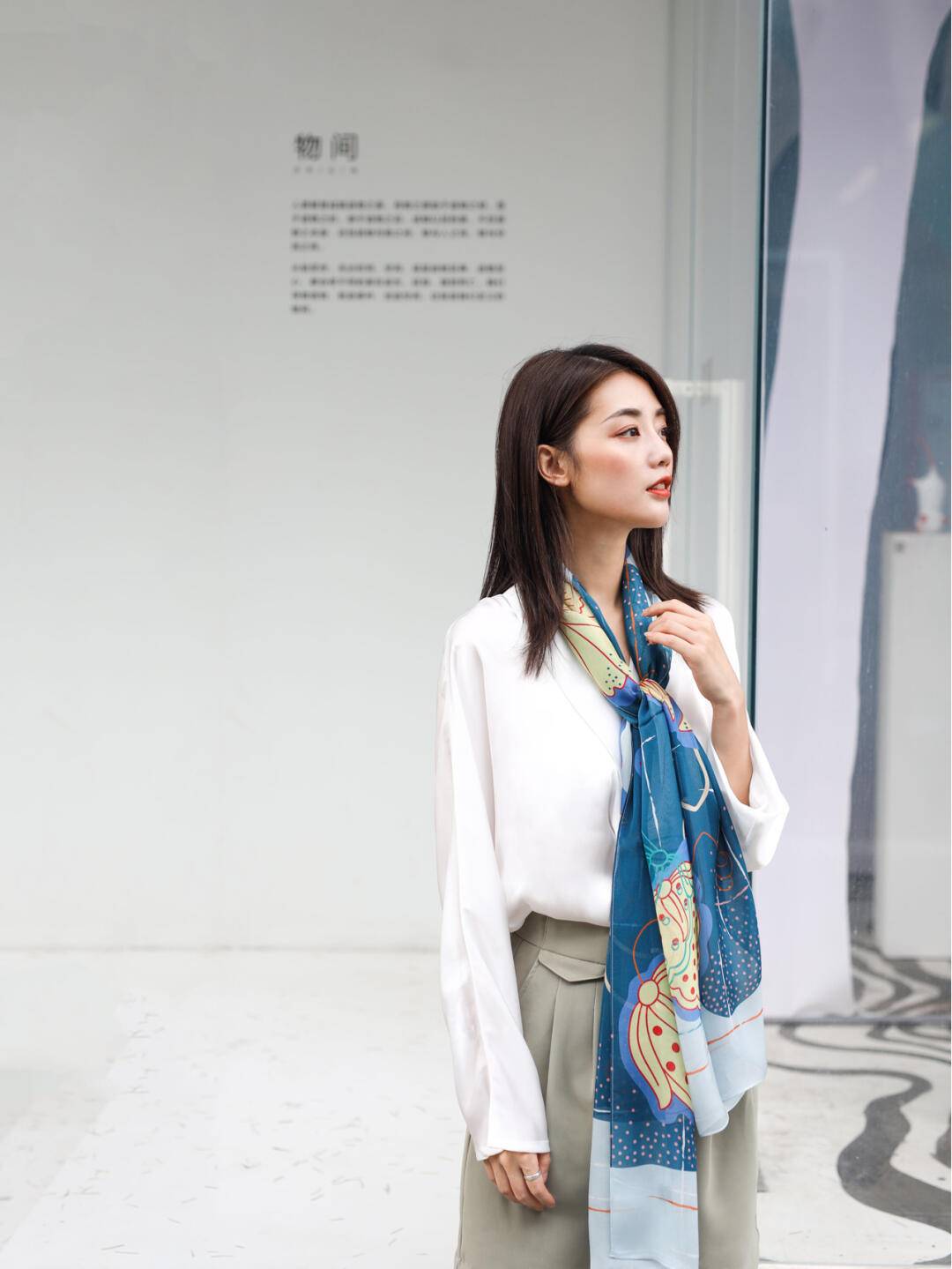 女人上了年纪懂打扮才显年轻,女人过了40岁要打扮得漂亮点