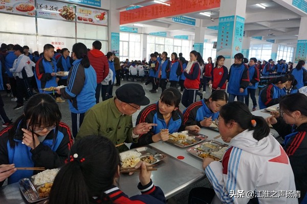 激情的岁月殷切的希望——肥东凯悦中学举行革命传统教育报告会