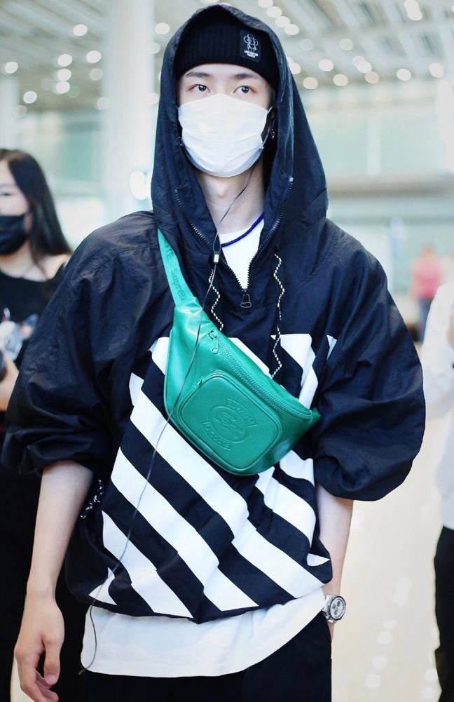 王一博同款包耐克黑色,王一博黑色耐克包细节