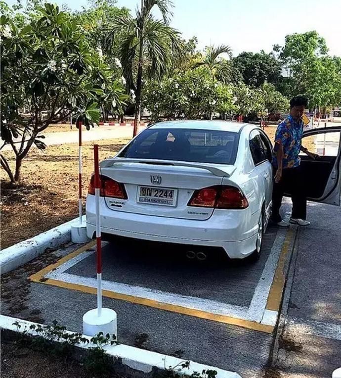 中国周边藏着三个驾照超容易拿的国家！只要3天，最便宜才40块？