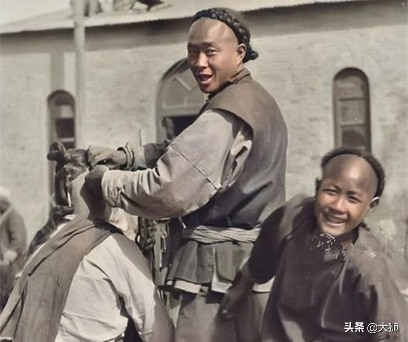 都说津门混混顽劣，可有一位袍带混混，愣是让李鸿章幕僚服软认怂