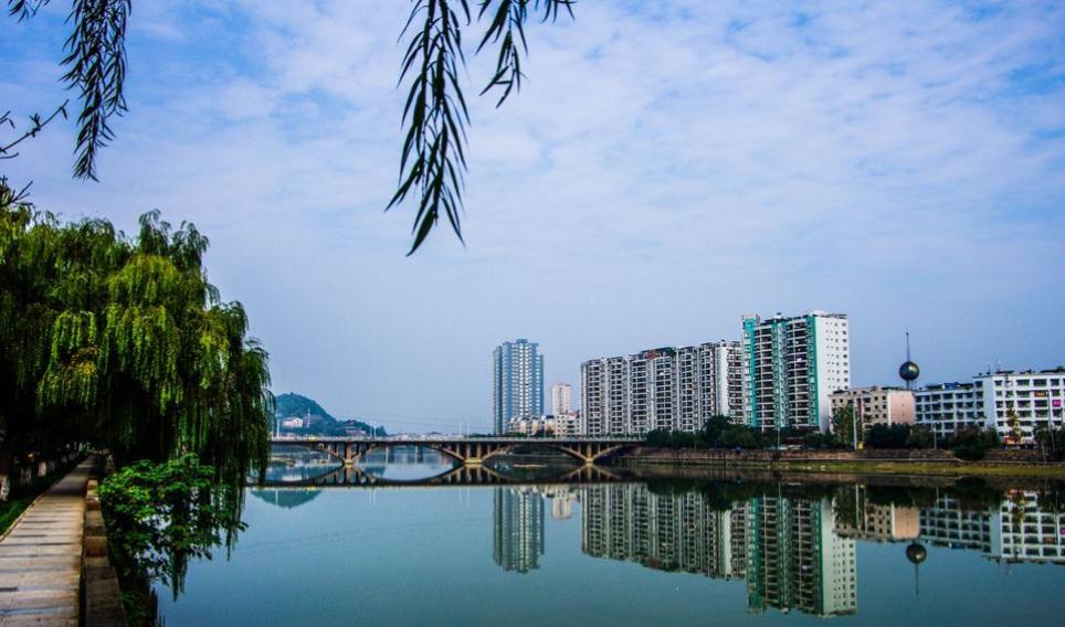 德阳离成都近的县城,德阳市哪个市离成都最近