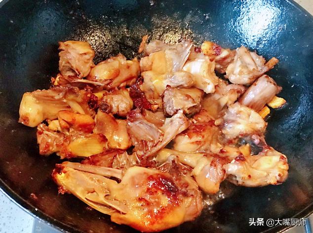 *鸭做**肉时，去腥别再焯水了，大厨教你3步，出锅软嫩鲜香，不腥臊