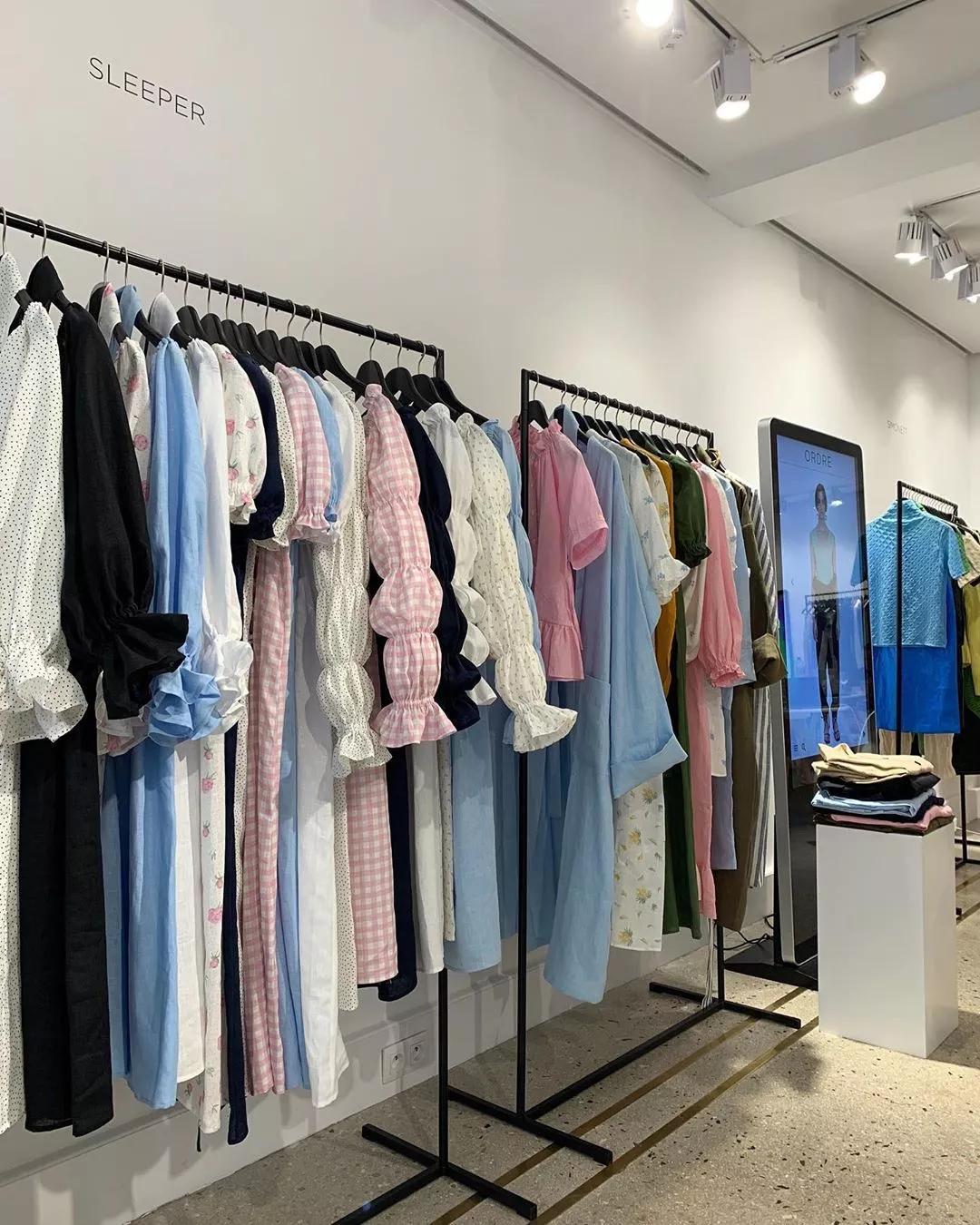 即使不出门也要穿出睡衣的别致,穿睡衣成了一种时尚