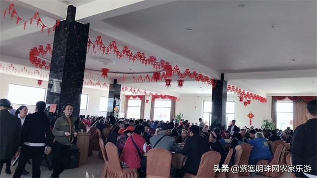 全靠8根钢柱支撑的玻璃栈道你敢挑战吗？保定狼牙山泽疆公寓酒店