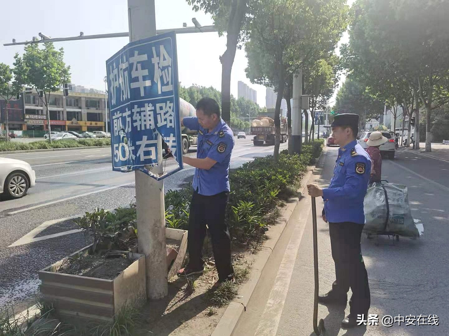 交通指示牌也有山寨货?合肥城管:见就拆