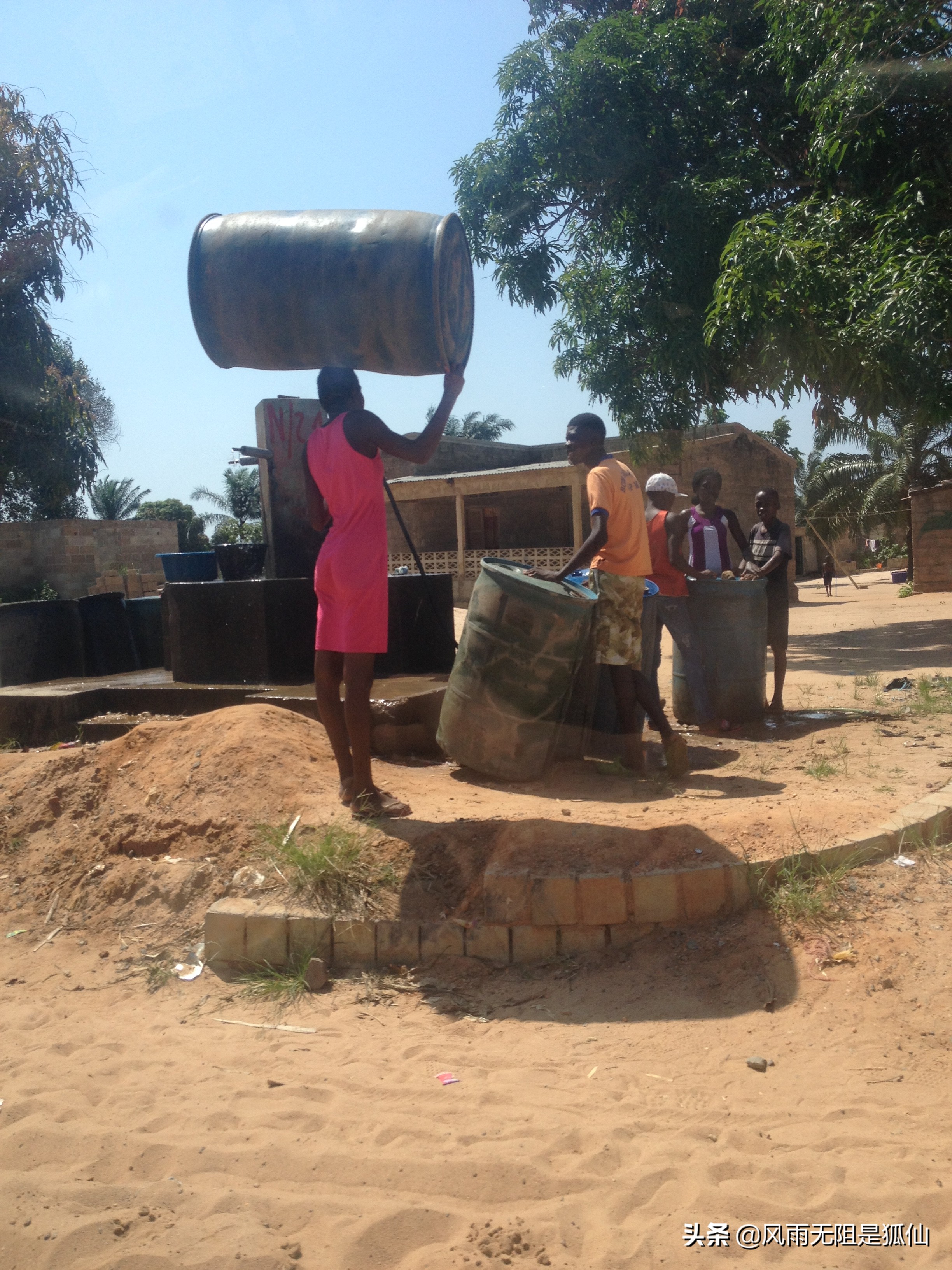安哥拉用水与打水的女人2回忆我在非洲安哥拉的日子49
