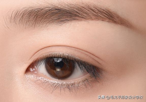 眼线一画就糊怎么解决,眼线一秒学会