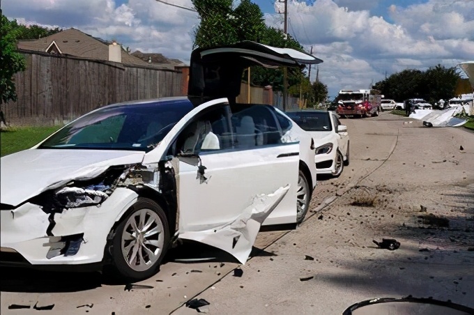 特斯拉碰撞召回,超8万辆存安全隐患特斯拉召回