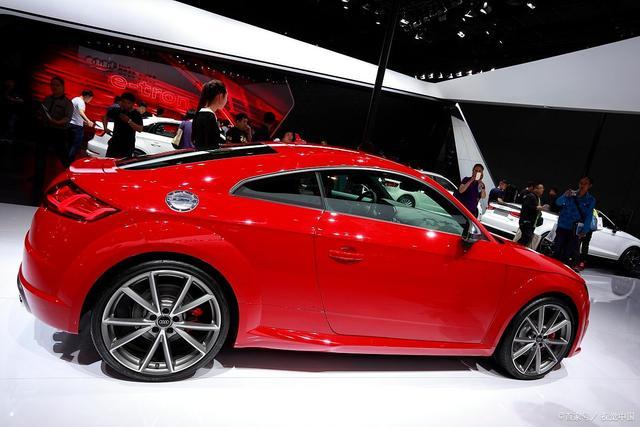 家用车a6好还是q5好,是越野车威风还是轿车好看