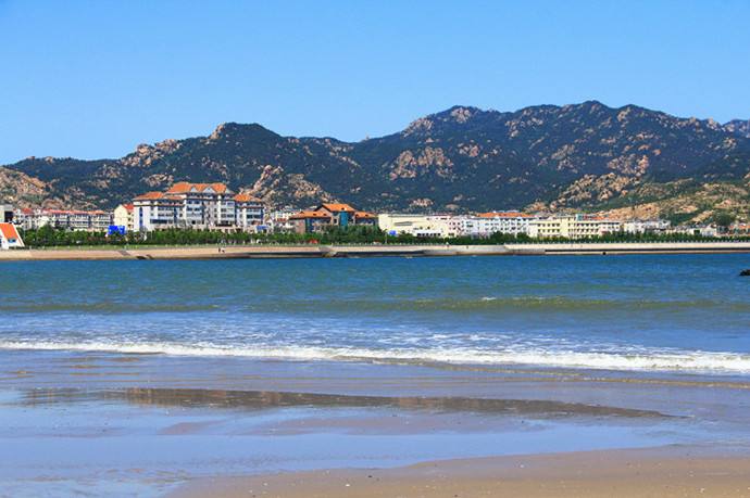 青岛是个很美的海滨,青岛被称为东方瑞士的原因