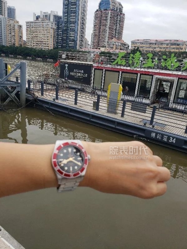 网友晒自己微信好友数量,网友晒1300手表