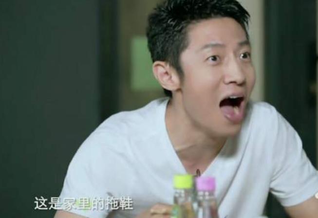 宝宝爱啃拖鞋,宝宝老是啃鞋子啥的正常吗