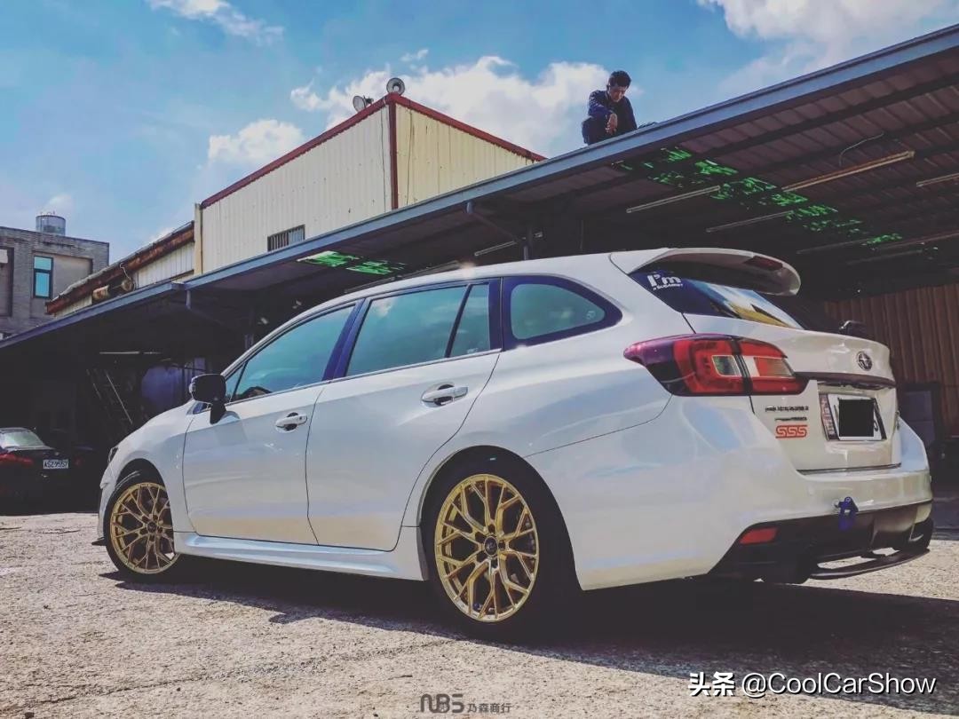 轮毂改黑绿双拼色案例,轮毂换色教程