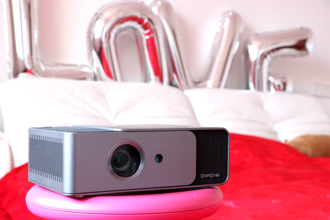 3GB+1400ANSI流明，强劲配置的当贝投影仪F1实测体验