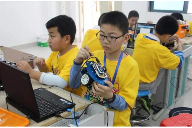 有6个孩子的家庭会不会很苦,拥有六个超能力的小孩