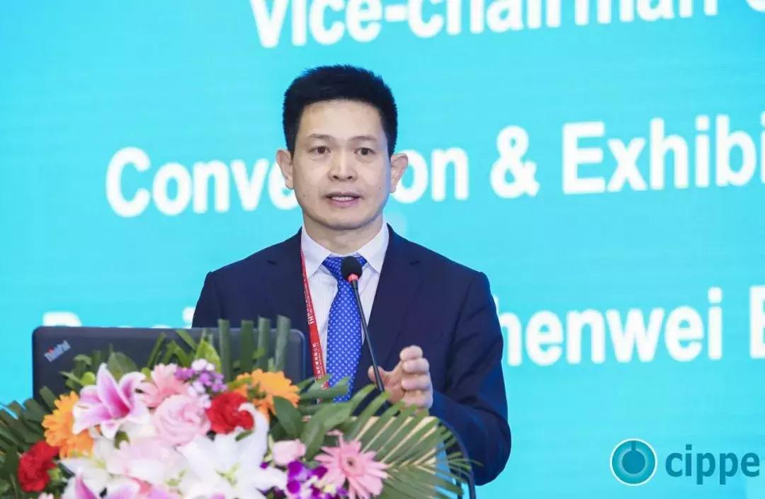 顾秀莲、马培华、李毅中、张来斌参加一年一度的世界石油装备大会cippe