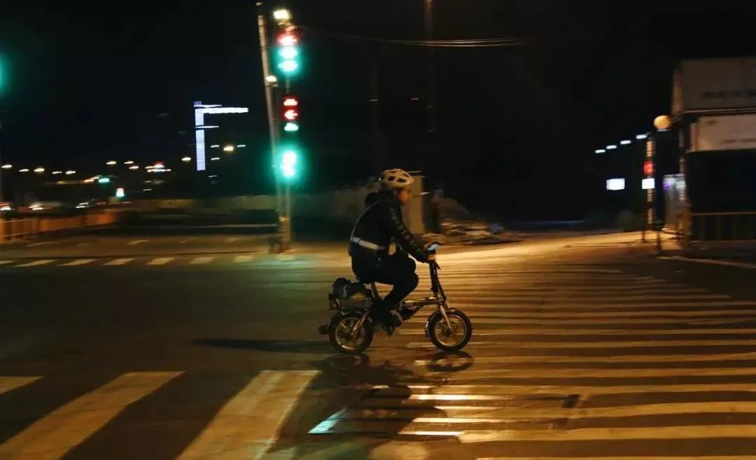 在上海工资不足6000要扣税吗,在上海工资低于当地最低工资标准