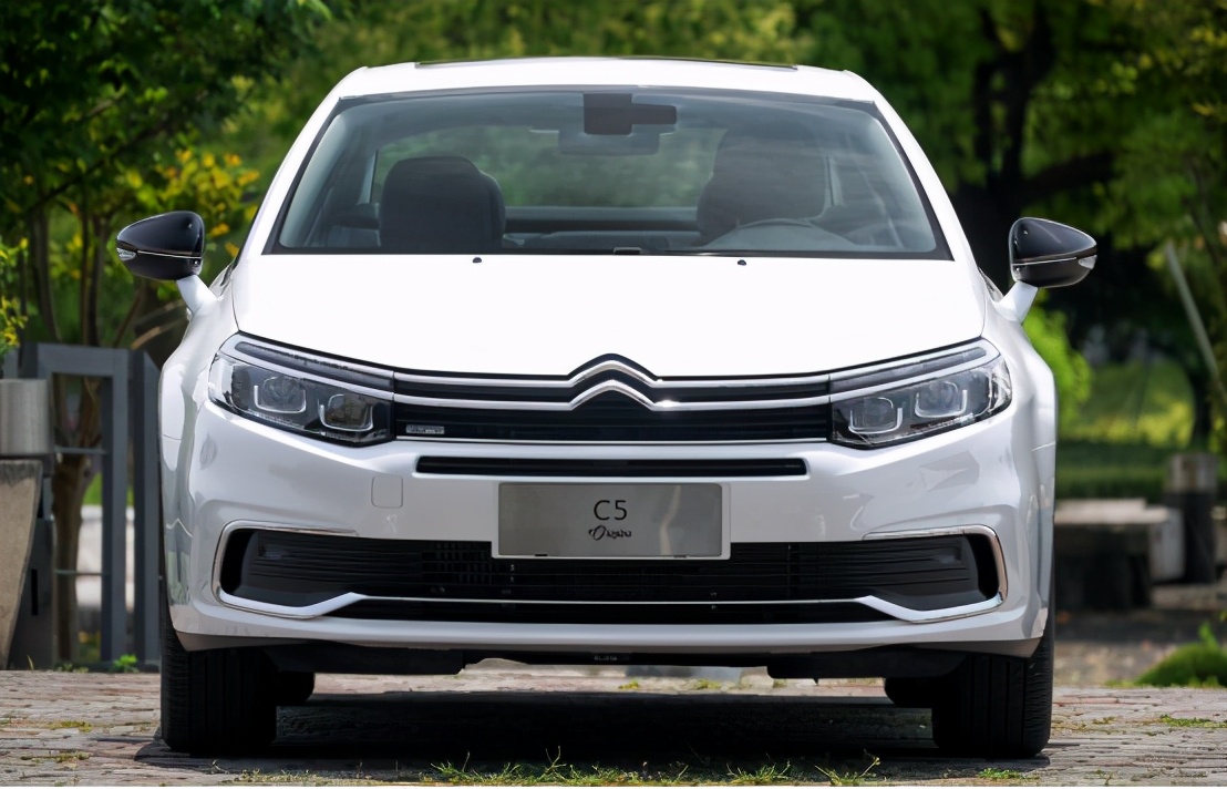 高颜值雪铁龙C5，起售价16.99万元，油耗低至6.4L