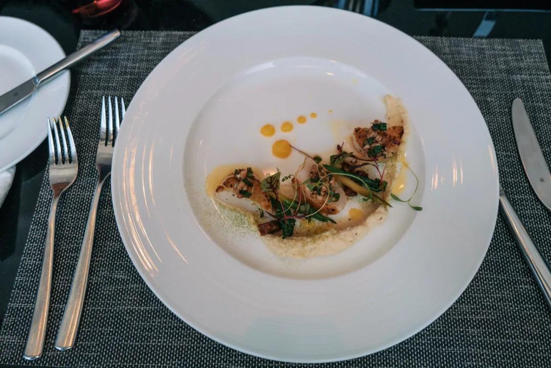 把繁华踩在脚下,将吃喝囊括周边。去长沙要住地标里