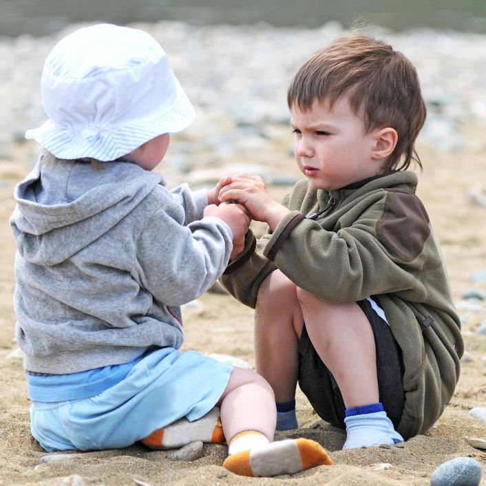 小孩爱抢玩具什么原因,3岁孩子喜欢抢别人正在玩的东西