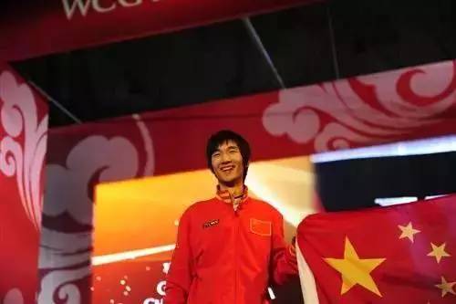 一人一场成名战,一人一场成名战足球