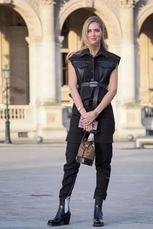 衣柜里总要有一条工装裤,衣柜里只有一条裤子