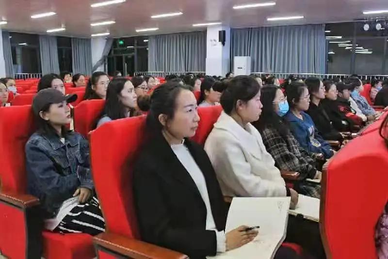 郑东新区云台小学“全国家校(园)共育数字化项目”正式启动