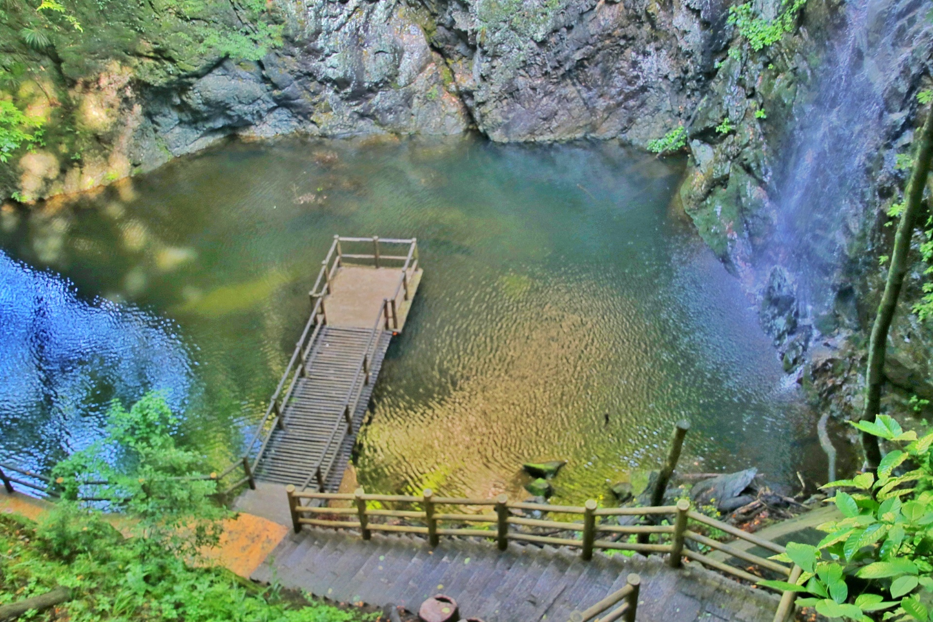 河南安逸浪漫的景点,河南爱丽丝岛风景森林小木屋