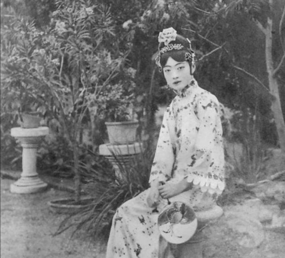 末代皇后婉容的悲惨一生,末代皇后婉容的悲惨晚年章节