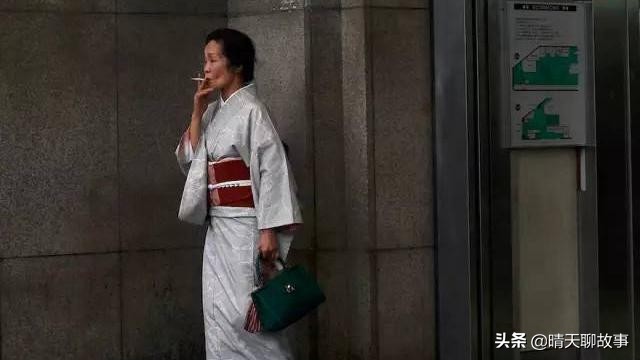 日本是吸烟大国，也是长寿之国，特殊的吸烟方法，至少能多活几年