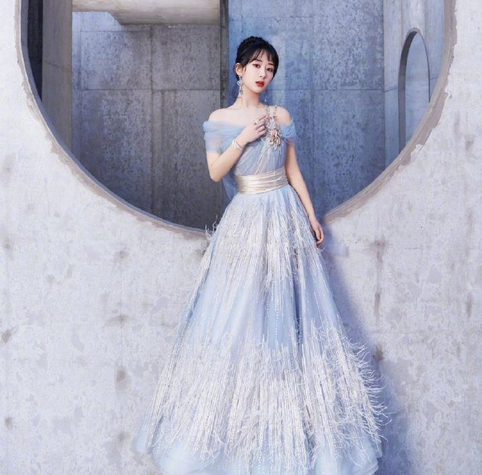 杨紫穿婚纱所有的照片,杨紫穿白婚纱的照片超美