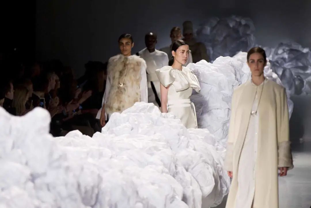 南昌市最近招聘会,南昌龙贝莱服饰有限公司