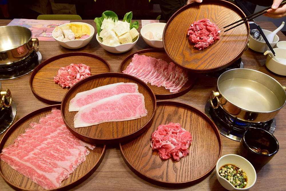 日本火锅和韩国火锅对比,中国的火锅vs俄罗斯火锅