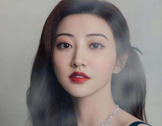 景甜自曝割双眼皮经历,景甜悲伤蛙双眼皮