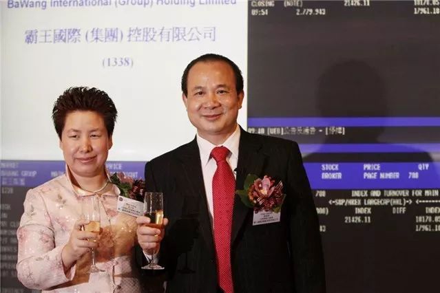 找成龙代言后，霸王洗发水怎么样了？创始夫妻内斗大闹香港