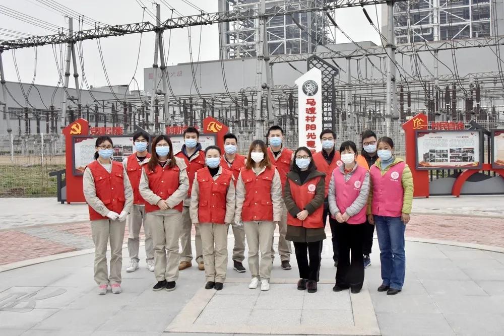 他一直都在诗歌,她一直都在作文600字