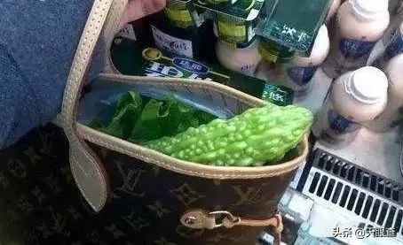 重庆老太太3万名牌包装大葱，背后竟牵出售假窝点