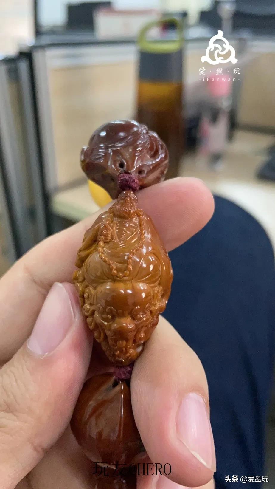 一条小金刚,他盘了720天,包浆很赞,谁说大干手不适合盘串