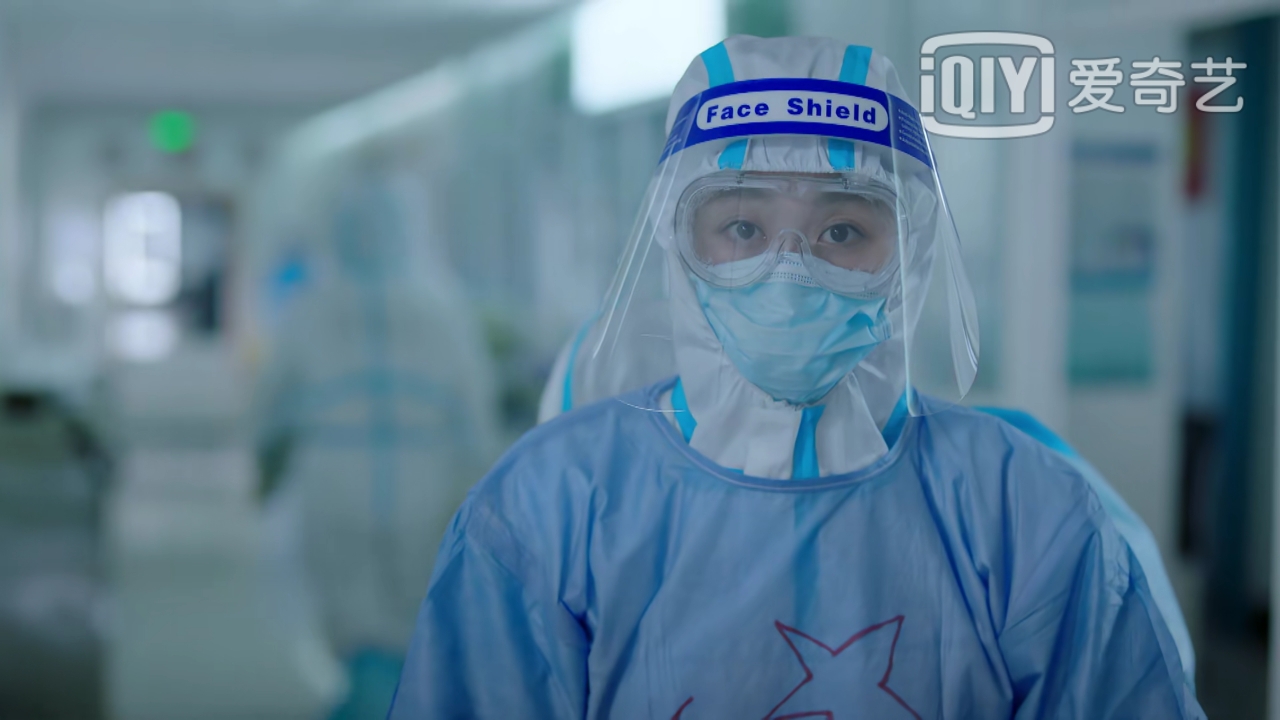 《最美逆行者》医护夫妻玩“别来无恙”文字梗网友：管不住眼泪了