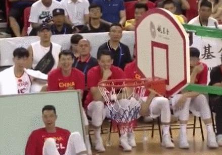 中学生体育失误搞笑集锦,搞笑视频体育精彩瞬间