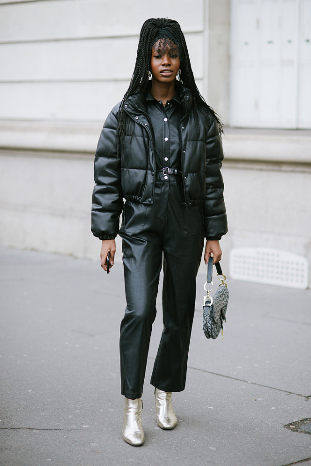 冬天不用穿太花,简单的黑色棉服,随便搭配都很帅气酷炫